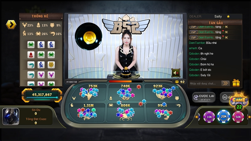 Dealer nhà cái HD88 chia bài trong sảnh live đông người.